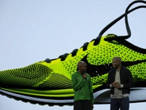 U.S. Olympic team members Carl Lewis and Abdi Abdirahman discuss Nike's Flyknit shoe.